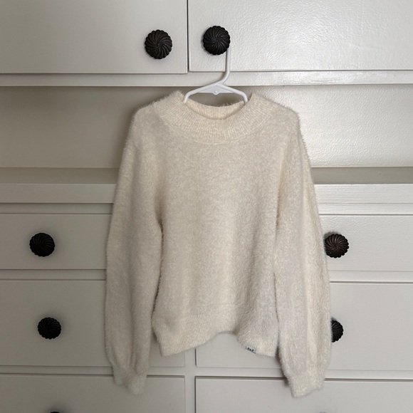 Abercrombie Kids Cream Knit Sweater 9/10 like new - Picture 1 of 4